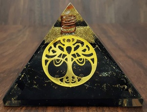 生命の木のシンボルクリスタルエネルギー発電機を備えたベストセラーのOrgonite Pyramid Shungite Orgone Pyramid高品質 - Product Image 3