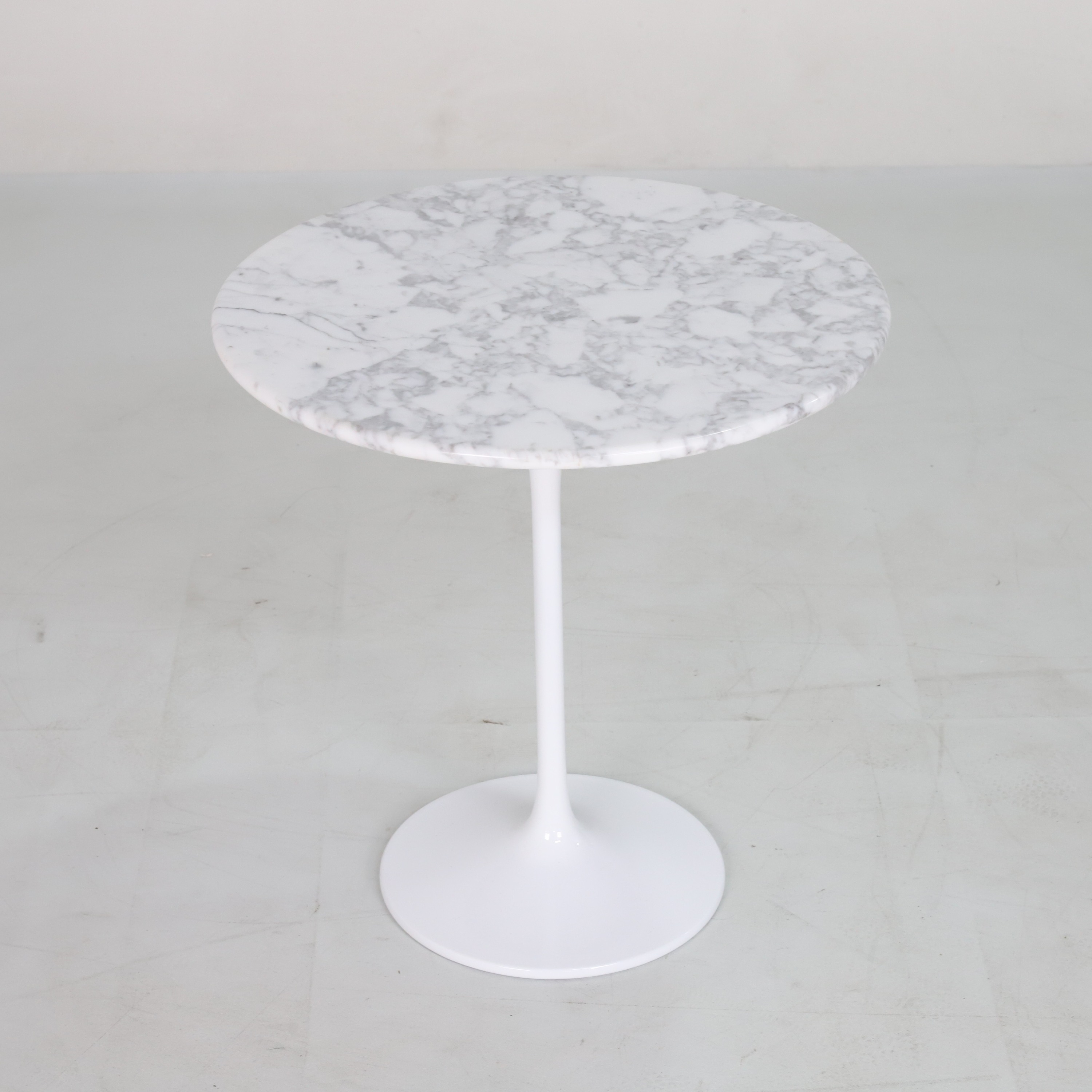 Carrara marble top+metal base
