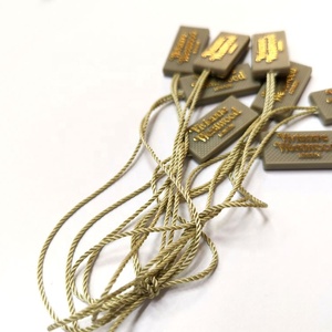 Etiquetas colgantes de cuerda personalizadas, logotipo en relieve, sello de plástico, etiqueta de autenticidad para ropa, zapato, reloj - Product Image 3