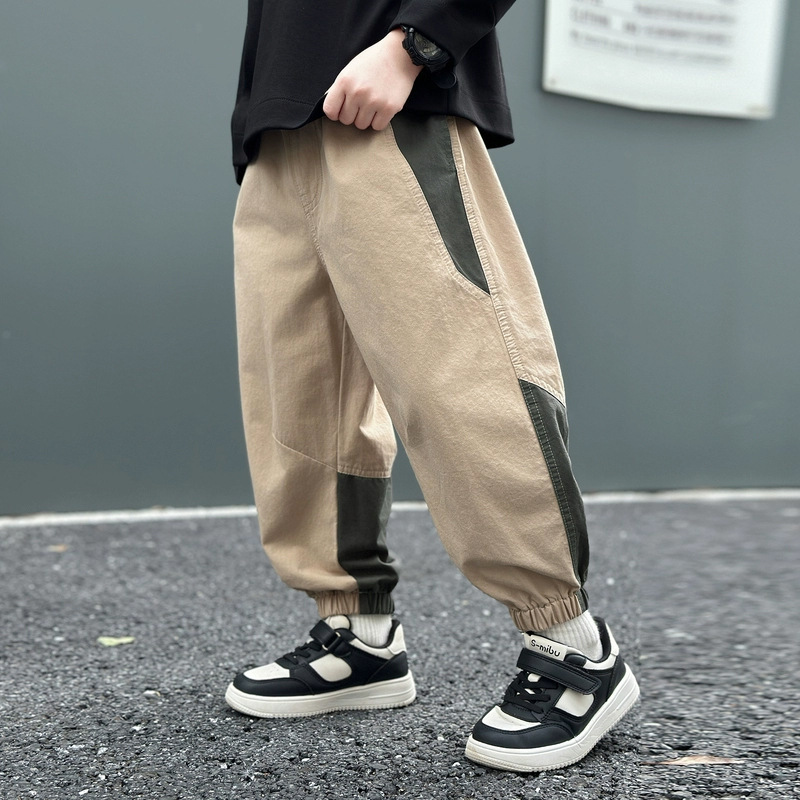 Pantaloni kaki