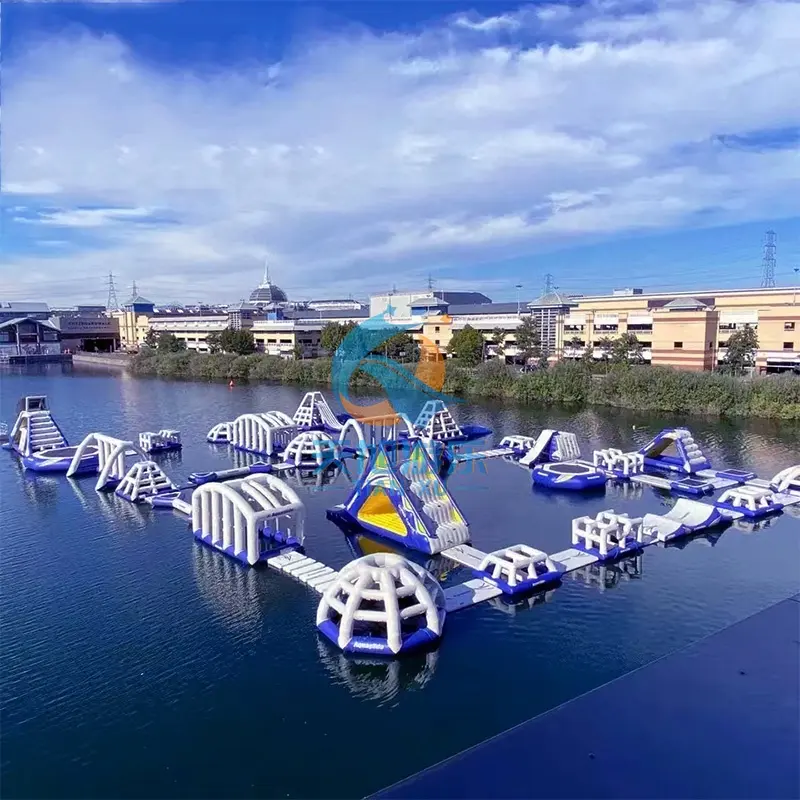 Perfektes schwimmendes Bootcamp Aqua Erwachsene offene Wasserschlitten Spaß Unterhaltung aufblasbares Spielzeug Park