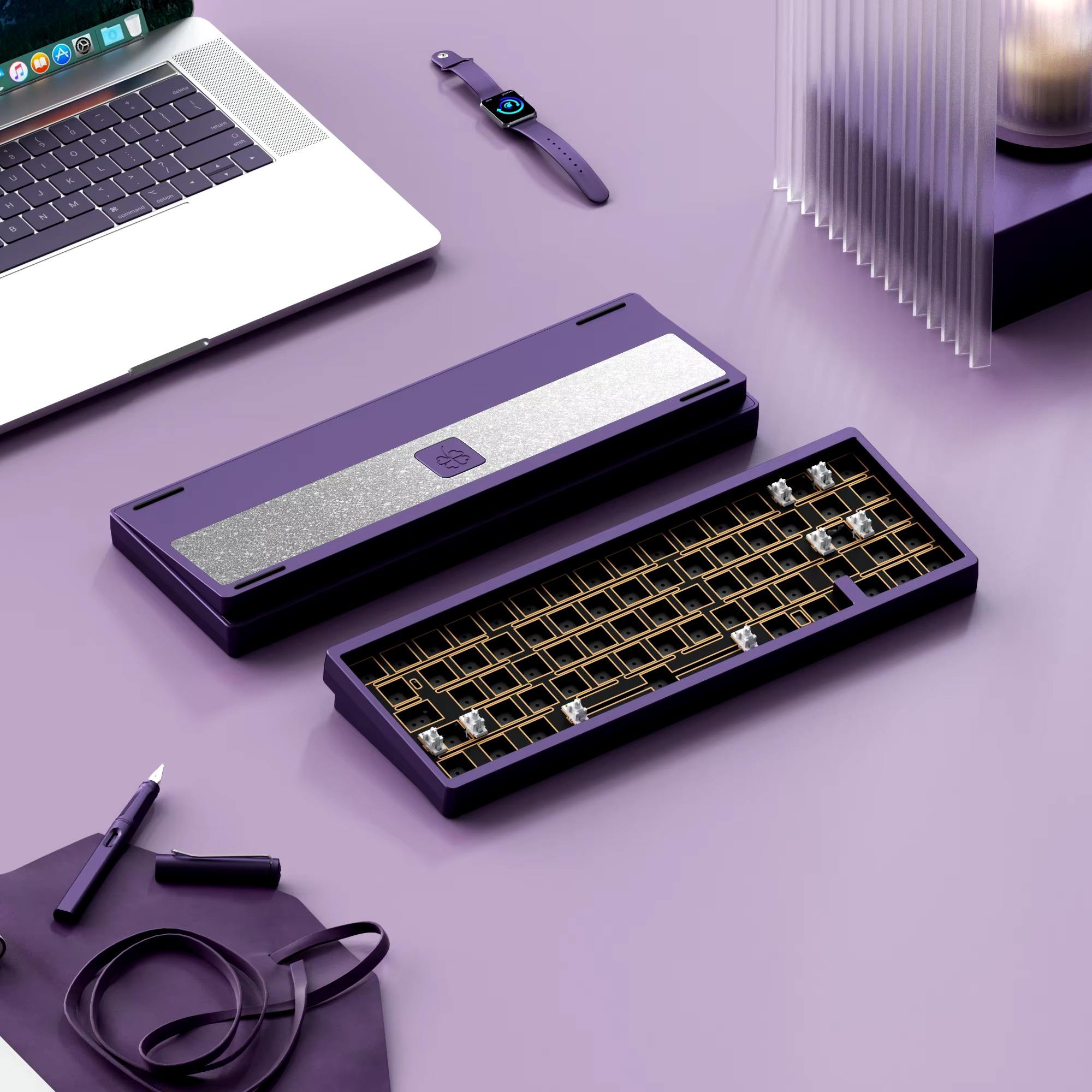 ชุดสีม่วง