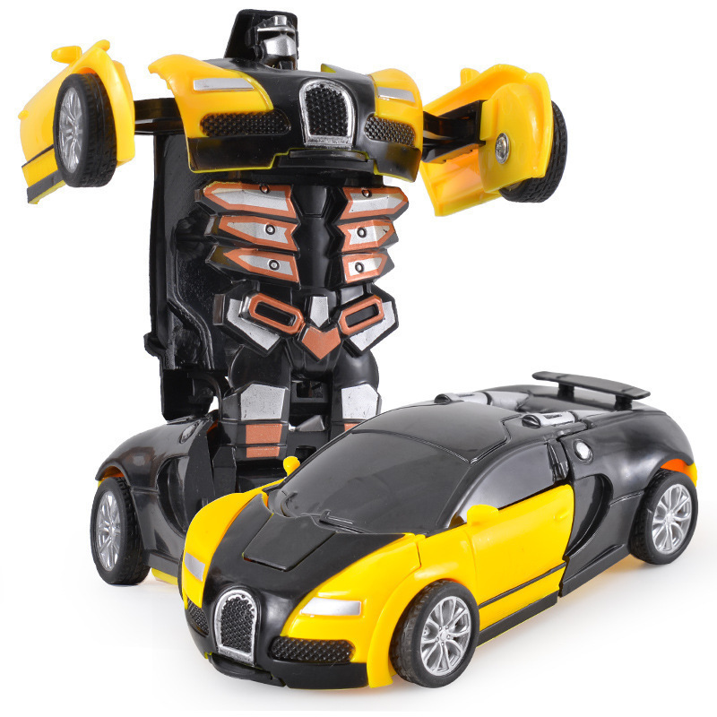 Bugatti gialla con deformazione da impatto