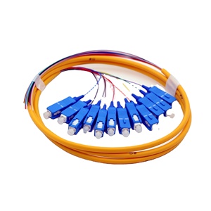 Nueva llegada 0,6mm LSZH Cable de conexión de fibra óptica Precio competitivo con SC UPC para redes 4G 3G TCP