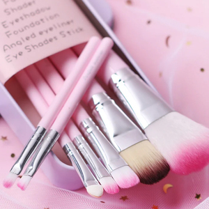 Kutuda 7 adet hello kitty küçük makyaj fırçalar ile kılıf seyahat boyutu taşınabilir siyah toz vakıf göz makyaj için fırçalar set - Product Image 4