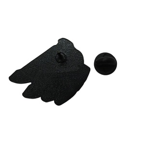 Giá Rẻ Tùy Chỉnh Nhuộm Đen Kim Loại Mềm Men Dễ Thương Chuối Phim Hoạt Hình <span class=keywords><strong>Pin</strong></span> Hat Quần Áo Túi Áo Khoác Men Ve Áo <span class=keywords><strong>Pin</strong></span> - Product Image 2