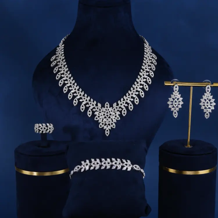 Accesorios de diseñador de alta calidad Pendientes de lujo Pulsera Collar accesorios conjunto collar de lujo para mujer