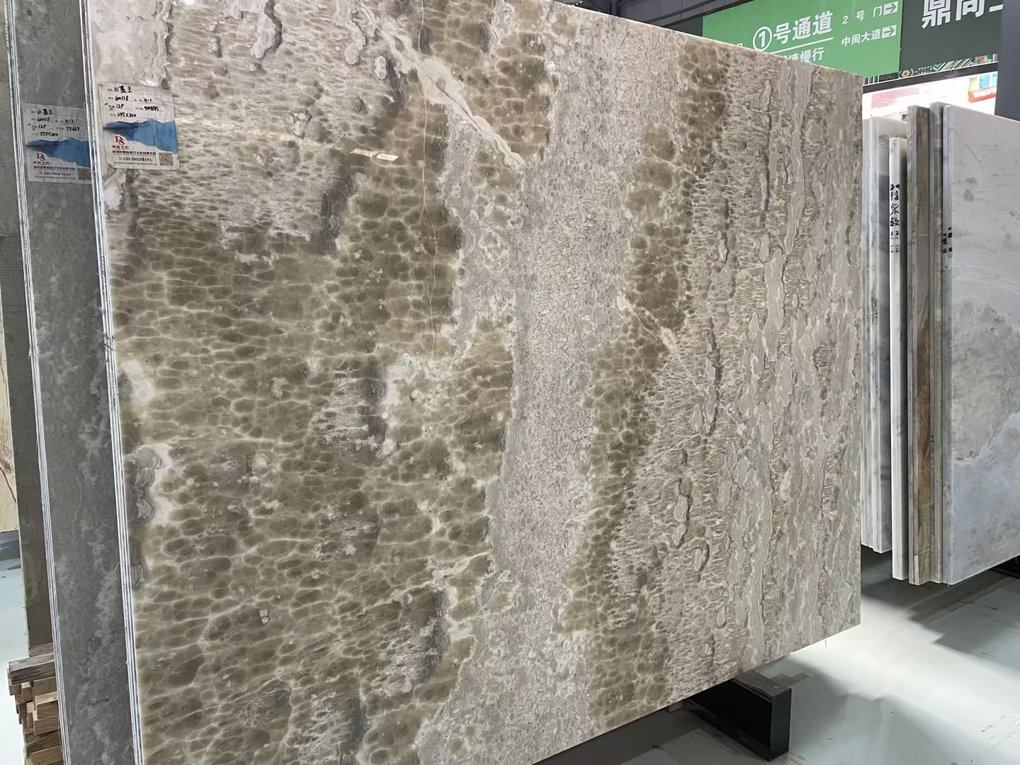 สีเหลือง