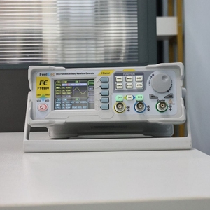 FY6900 Industrial Arbitrary Wave Gen - 99 Wellenformen und PSK-Modulation für QA-Tests