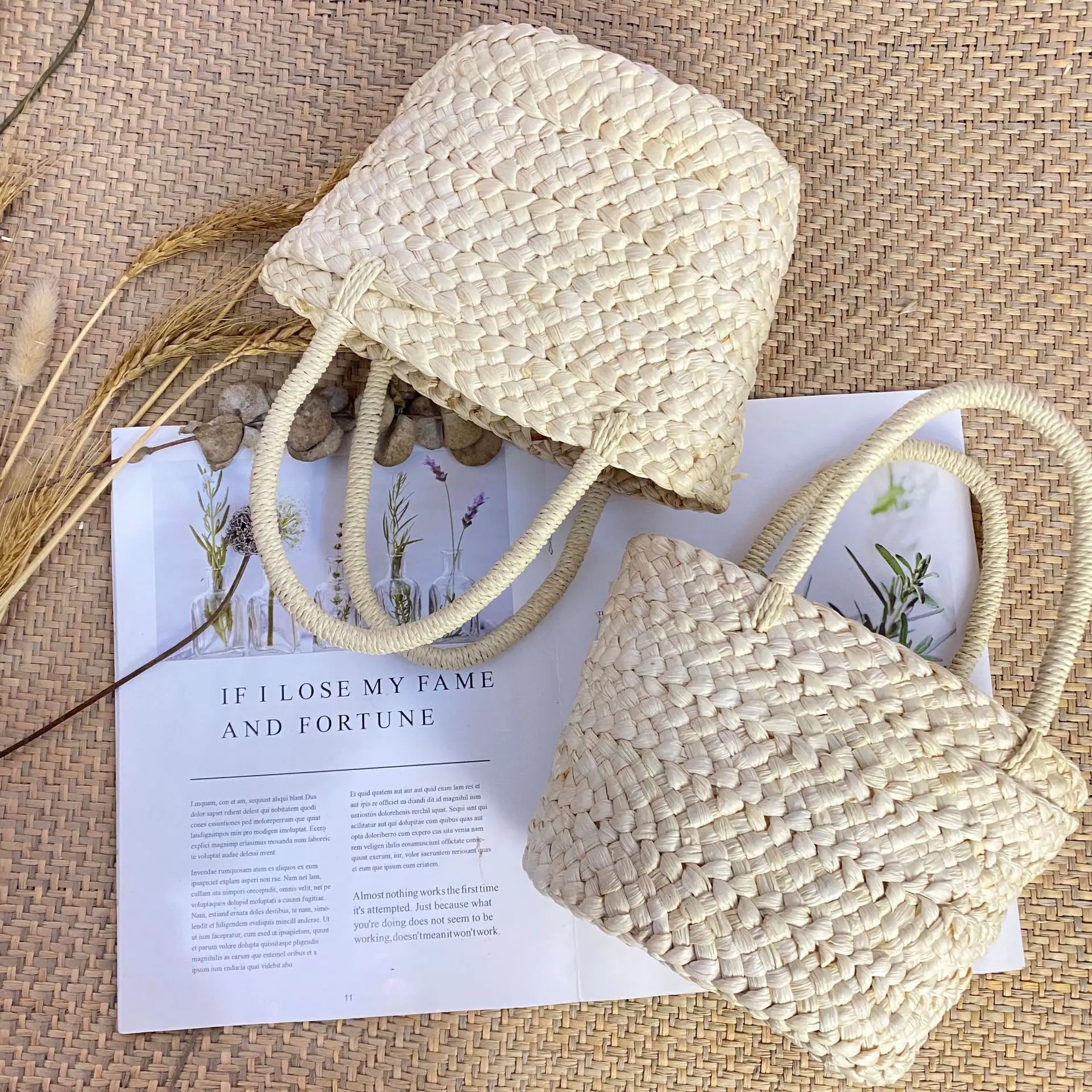Trendy Cute Photo Shoot Style Little Basket Purses Summer Mini Causal Tote Handbag Natural Straw Bag for Women Girl Beach