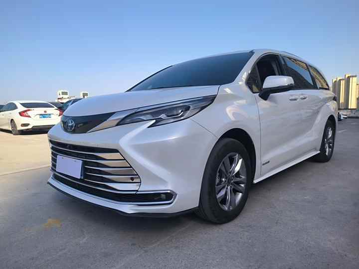 Toyota 2023 model 2.5L Hybrid Comfort Edition
