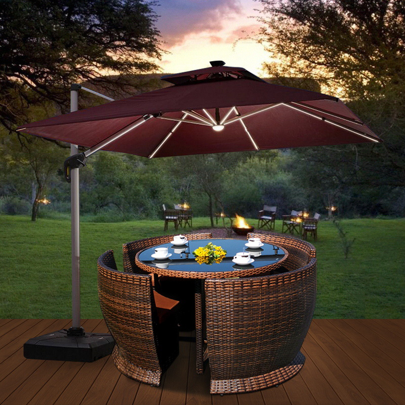 Mesa y sillas en forma de cuenco + sombrilla romana con luces