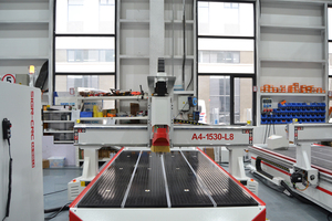 Máquina CNC Mesa de vacío Maquinaria de carpintería CNC Sistema de enrutador Syntec 60WE Máquina CNC 1500x3000mm - Product Image 3