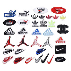 Großhandel Maßgefertigte Aufbügelbare Stickerei Berühmte Marken Chenille Designer-Patch für Kleidung Logos Designer-Aufbügel-Patch Luxus-Patch - Product Image 1