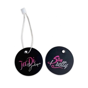 Etiquetas colgantes de ropa de lujo personalizadas, etiquetas colgantes de plástico con logotipo de nombre impreso, etiquetas colgantes de papel de cuerda para ropa, logotipo propio - Product Image 4