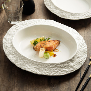 Unico ed elegante nuovo design nido semplice bianco goffrato forma irregolare ceramica Fine torta in porcellana personalizzata che serve ciotola per zuppa - Product Image 1
