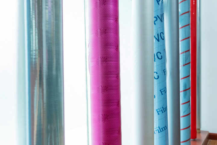 מפעל סיטונאי באיכות טובה PVC שקוף מובלט סרט צבע סרט