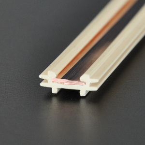 Hochwertige Kunststoff profile Preisgünstige weiße und schwarze magnetische Anziehung strecke für den Weg