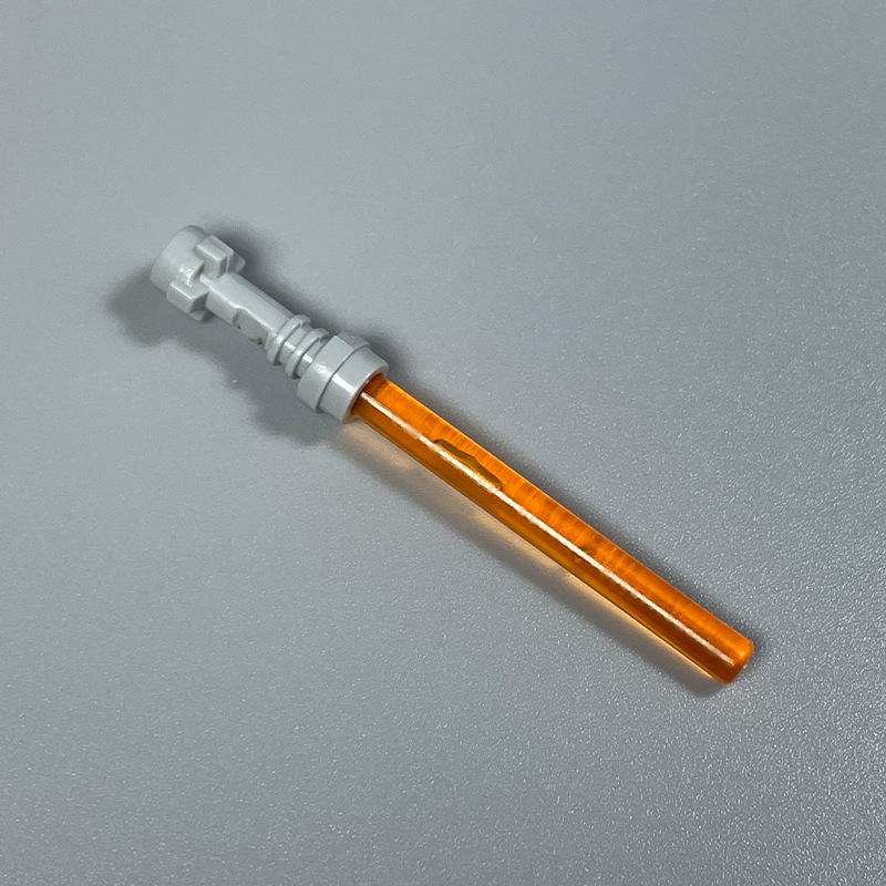 Sabre laser orange transparent, poignée gris clair.