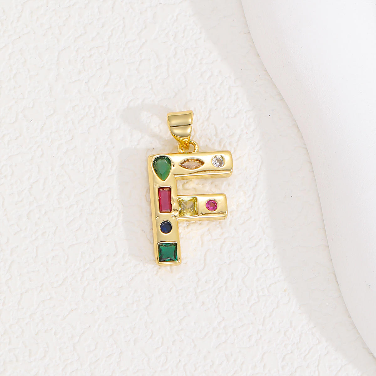 F (จี้เดี่ยว)