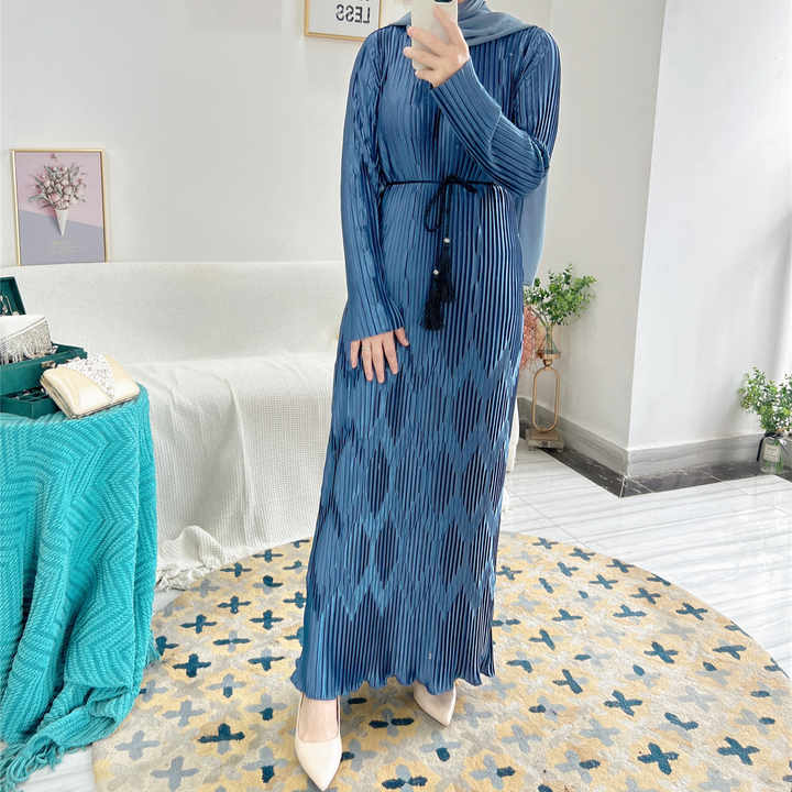 2022 New Turkish Robe Latest Design Muslim Young Girl Plain Long Pleated Abaya High Quality Luxury Black Abaya Suppliers