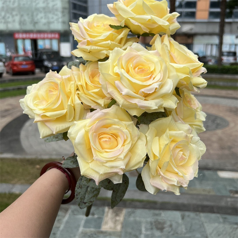 #6 Bouquet di rose in seta a 9 teste