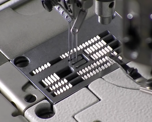 SiRUBAC007Kシリーズシリンダーベッドインターロックマシンとエネルギー効率の高いサーボモーターミシン - Product Image 4
