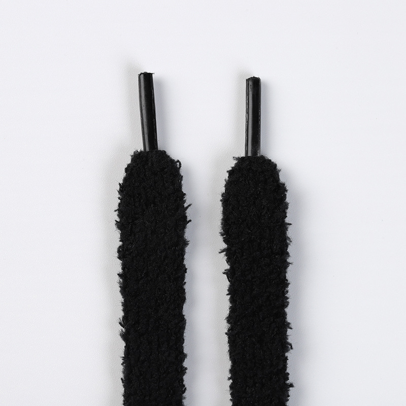 Lacets en peluche noirs