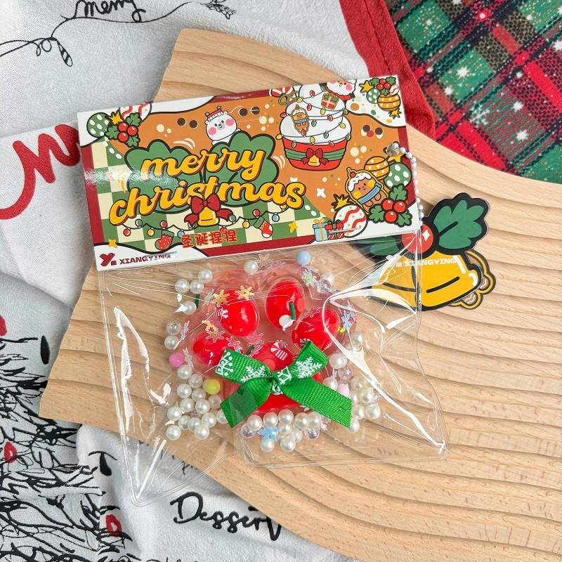 Patte de chat en cristal rouge de Noël