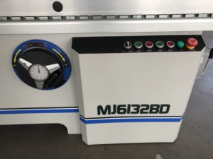 ヨーロッパ品質の産業用自動45度および90度CNCコンピューター制御木工スライディングテーブルパネルソー