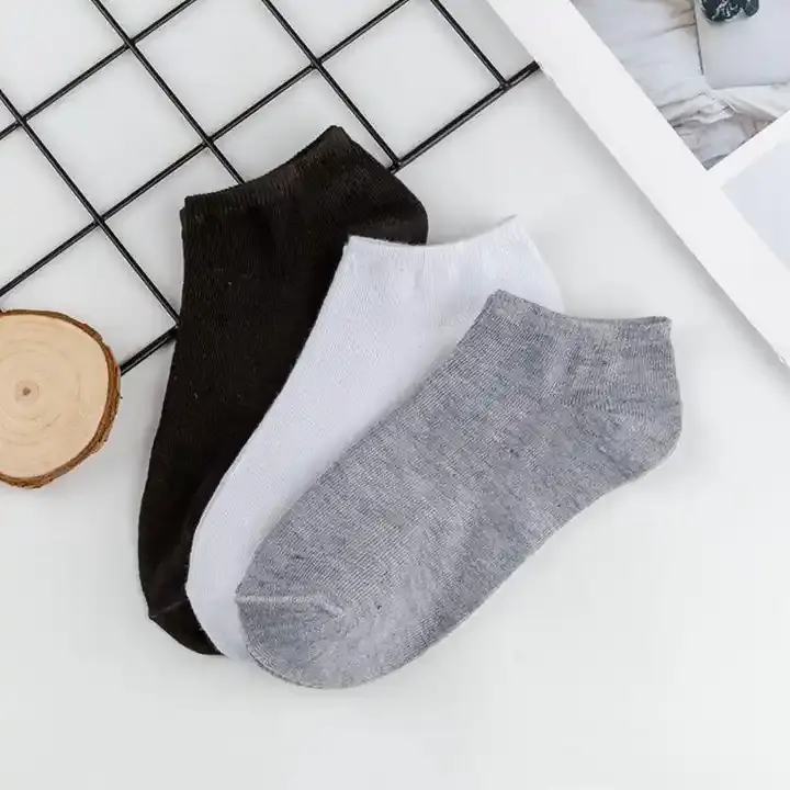 Chaussettes classiques en coton de couleur unie en gros noir blanc gris pour chaussettes de sport pour hommes chaussettes de bateau d'été