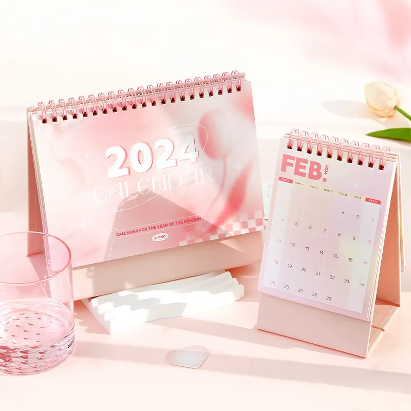 Tarjeta de calendario de mesa de escritorio de nuevo diseño con soporte de madera Calendario de impresión de vista de 2024 meses personalizado