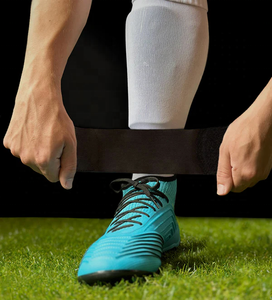 Espinillera de fútbol elástica personalizada de Venta caliente se mantiene con correa de gancho y bucle - Product Image 6