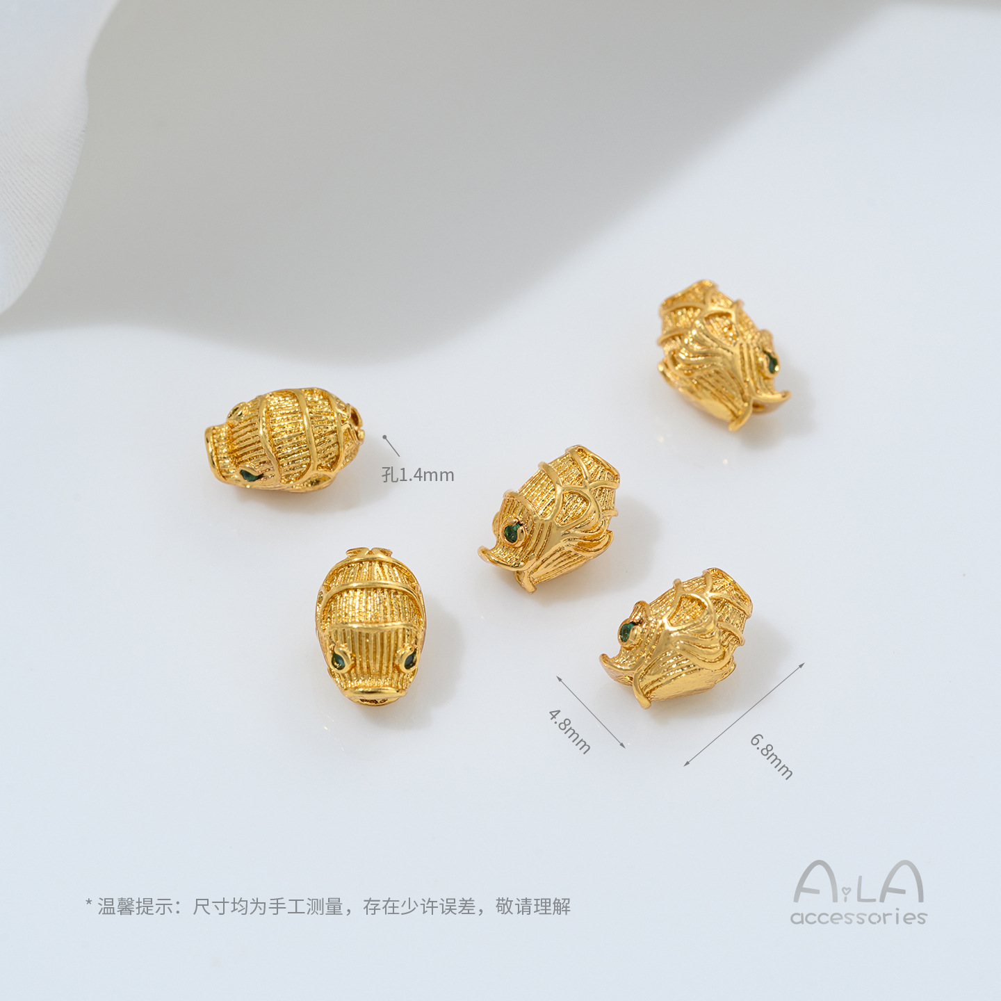 Perles d'espacement en forme de carpe koï en zirconium vert Z506-7