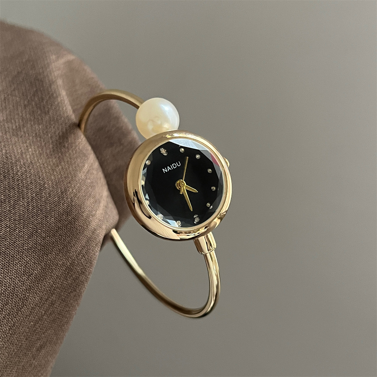 Gold-black