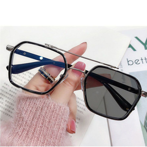 Lentes que cambian de color para hombres y mujeres, montura de gafas autoteñidas automática con detección de luz con gafas de sol para Miopía - Product Image 3