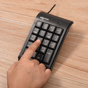 W909 cablato USB tastierino numerico 18 tasti Full Size sottile Design leggero e ergonomico per Computer portatile Desktop PC