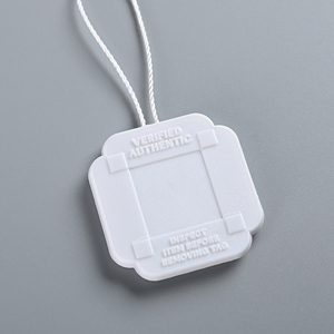 Hangtag String Plastic Name Logo Seal Tag Etiquetas de cuerda de poliéster Etiquetas colgantes Cuerda en relieve Etiqueta de plástico negro - Product Image 4