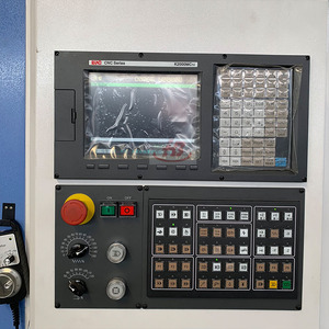VMC1060垂直マシニングセンター3軸レールには、4軸および5軸垂直フライス盤を装備できます - Product Image 4