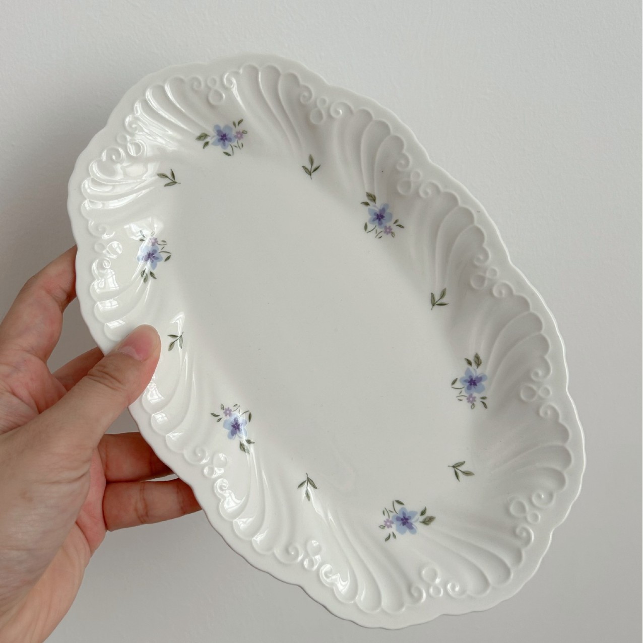 Disque ovale rétro bleu violet à petits motifs floraux, 91 pouces - Boîte de 80 pièces