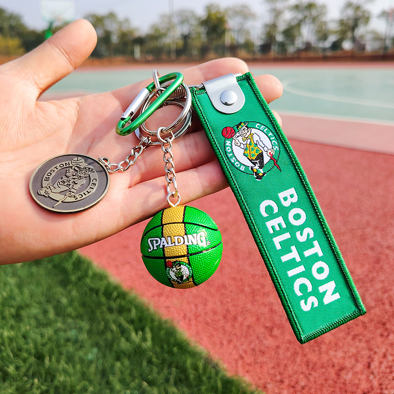 Tissu de marque Kyle Ball, vert, à suspendre.