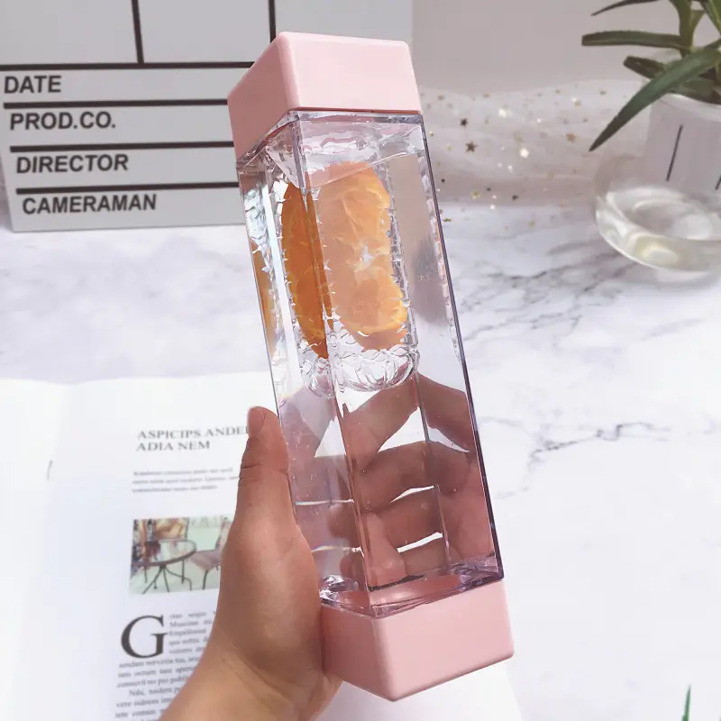 Bottiglia d'acqua per infusore di frutta quadrata con doppio coperchio in plastica personalizzata senza BPA