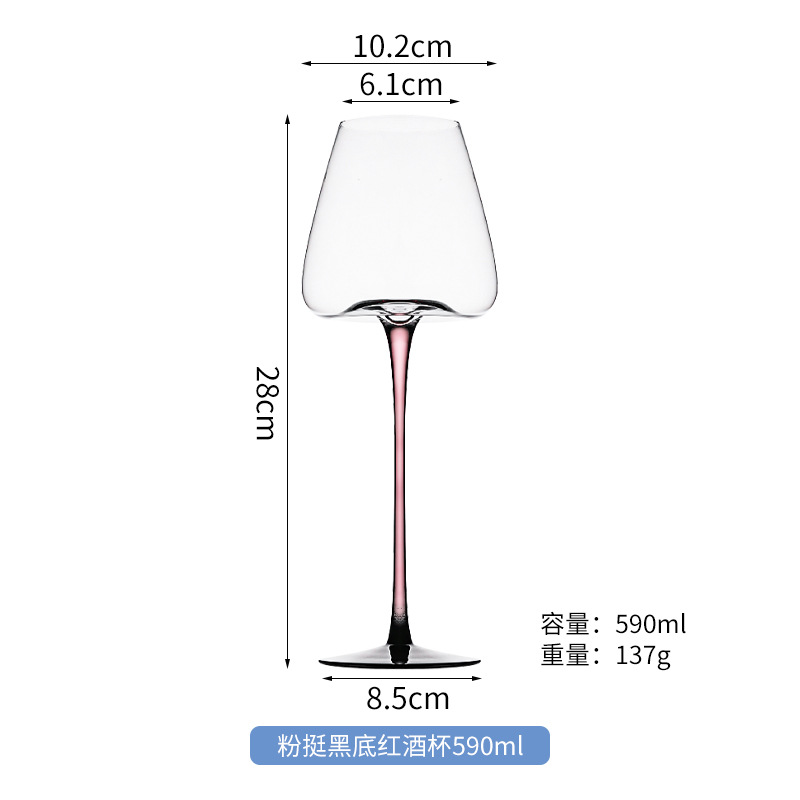 Verre à vin bordeaux 590 ml, fond rose, base noire concave.