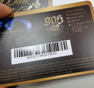 Uv di alta qualità di stampa unico cambiamento di codici a barre qr codice appartenenza VIP carta regalo con il prezzo poco costoso
