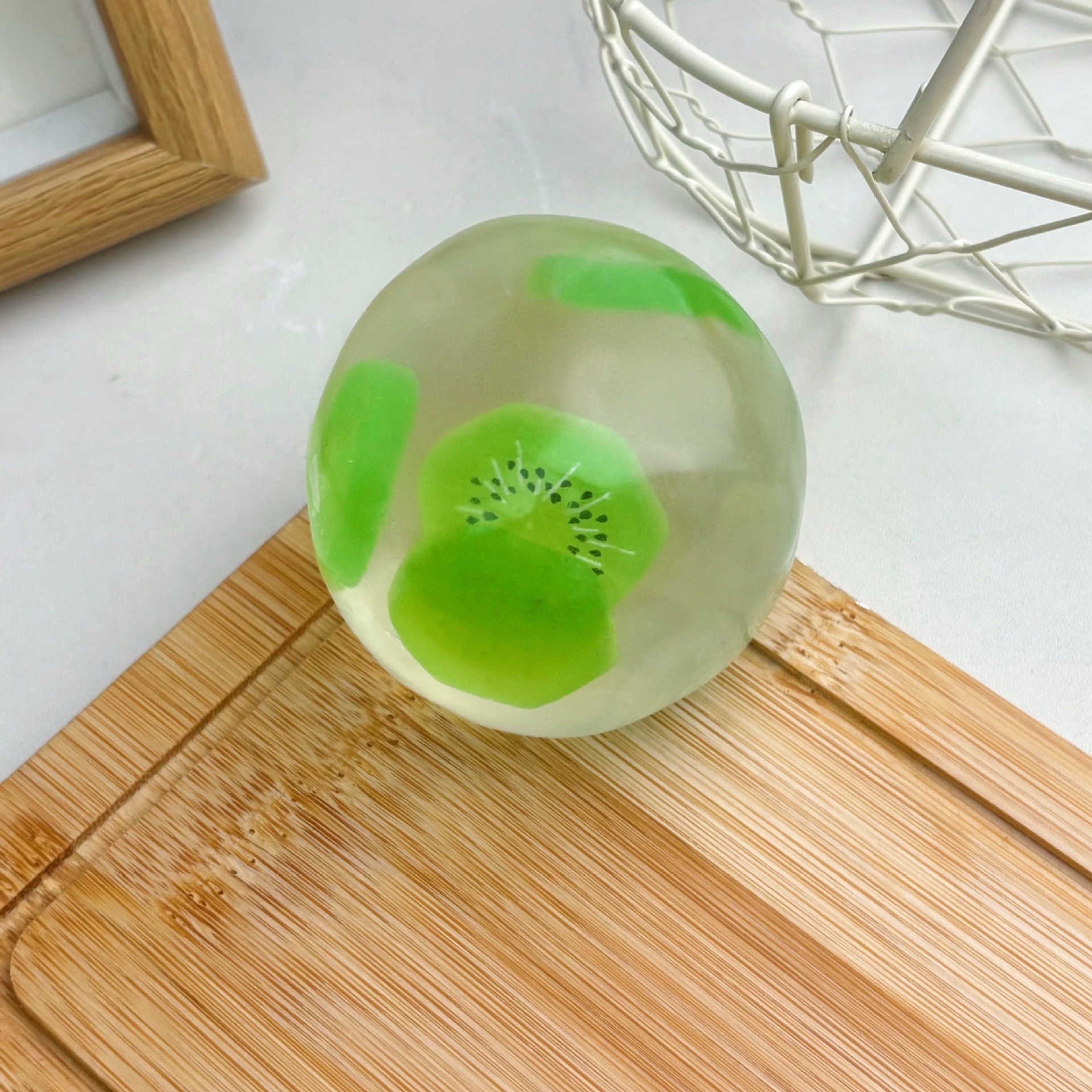 Boule artisanale de vaseline kiwi de 6 cm