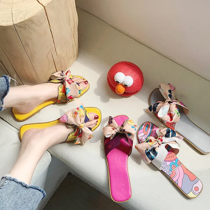 Estate 2022 pantofole da donna sandali con marchio all'ingrosso prezzo economico Slip piatto su pantofole da casa per interni da donna