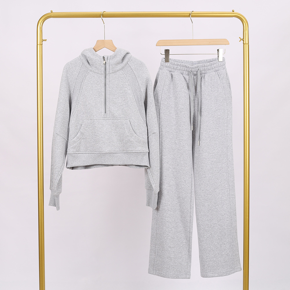Set di pantaloni da tuta grigi con cappuccio e mezza zip