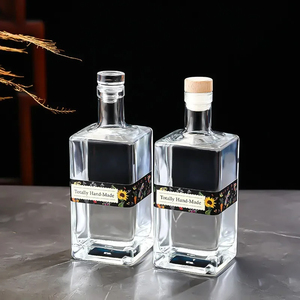 カスタマイズされた375ml500mlフロストクリアノルディックスクエアエンプティラムウイスキースピリットジン厚手のガラスウォッカボトル750 mlコルクキャップ付き