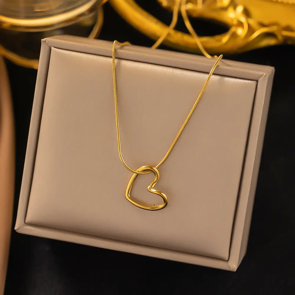 Ciondolo di moda senza appannamento con cuore di vendita all'ingrosso 18k placcato collana in oro per le donne all'ingrosso N2311022