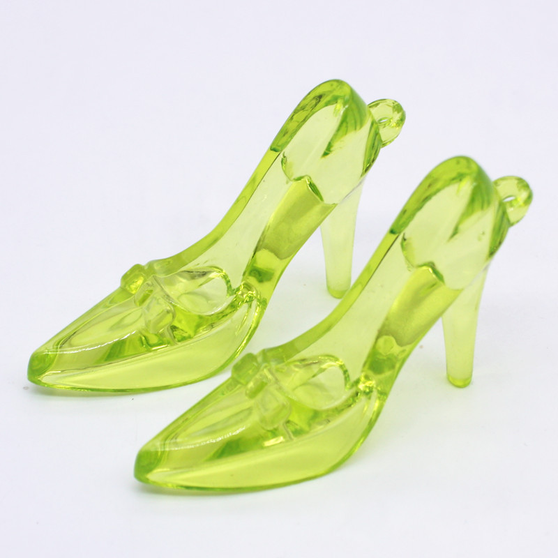 Deux talons verts de 7 cm